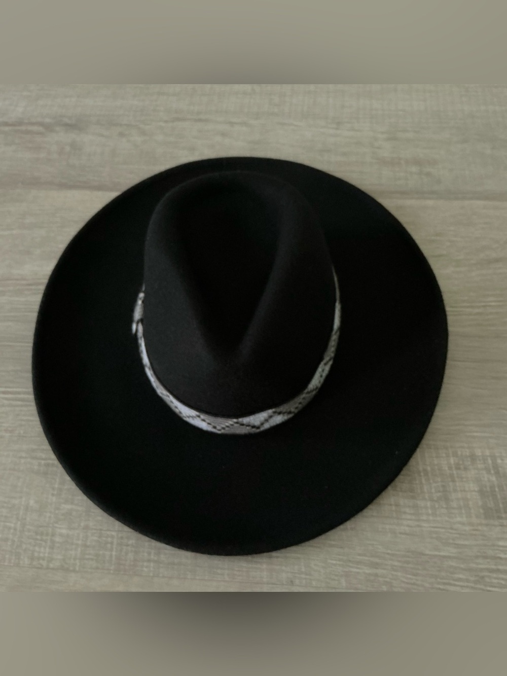 Universal Thread Target Women’s Black Wide Brim Felt Hat Gray Accent Band NWT